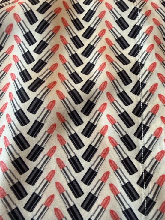 Iconic lipstick print Long-Sleeve Button-Up Shirt - Picture 3 of 6